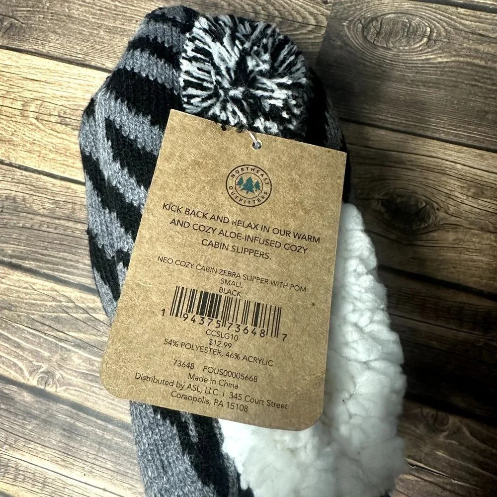 NWT Northeast Outfitters Youth Cozy Cabin Zebra Slippers Size Small (Black)